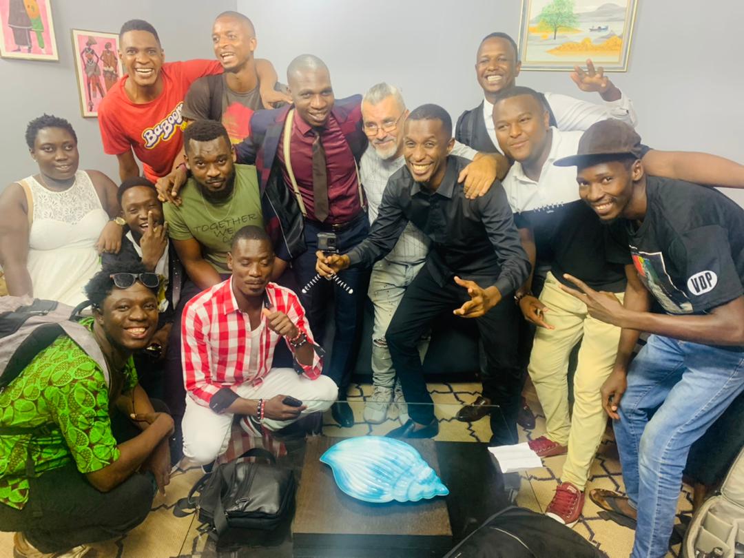 NOV54813441's tweet photo. Ça a été GÉANT !
Une 1ere en Guinée..
Un Concept innovant !

Du Stand Up dans un Salon, comme à la maison... De l'humour, Des Chroniqueurs, Des Invités, Des techniciens, Un Public !

ON A TOUT #PTDR 

Merci #NOV
Merci #TicTacProductions
Merci #TOogueda pour le cadre.

Merci ! https://t.co/NwEwWqIxsD
