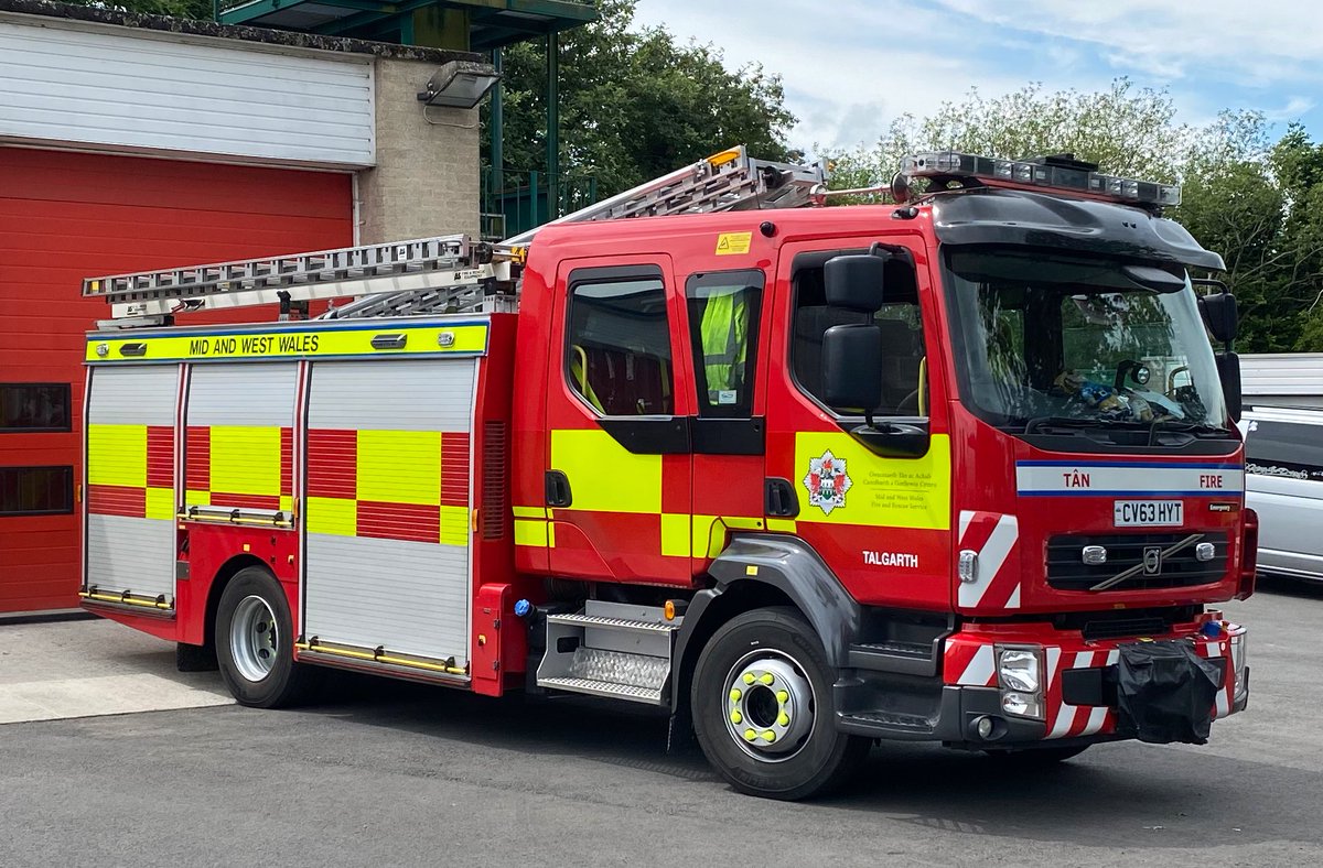 Shout: 18p1 was called to provide standby cover at Station 10-Brecon this afternoon #oncall #firefighter