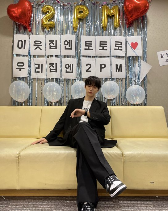 2PM_Venezuela's tweet photo. 🐧💛 | Actualización de #Junho/ @dlwnsghek en Twitter:;
 https://t.co/bdeeZ26LM1
Créditos: 2PMAlways https://t.co/V3ZSw6V6Ut