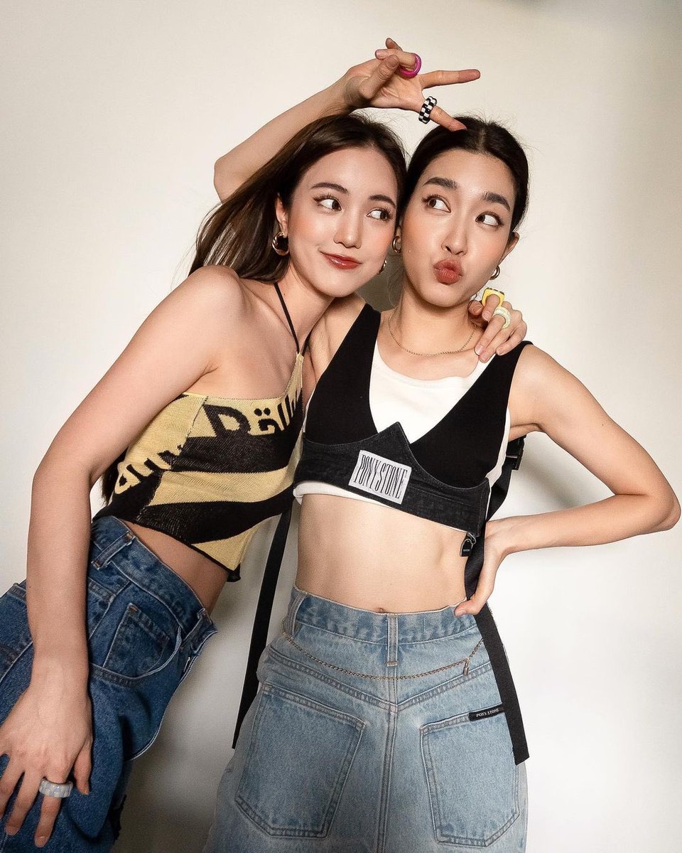 MO X BUA 🖤💚
<a href="/mangumagazine/">@ManGu Magazine</a> 
…………………………………..
#曼谷杂志七月刊#
既是好闺蜜 又是事业路上的同行者
事业生活，相伴相随，共同成长。
 
想了解更多关于她们的故事 那就一起来关注她们的油管节目《MOMON HappyGirl》吧？
#buanalinthip
#momonchanok