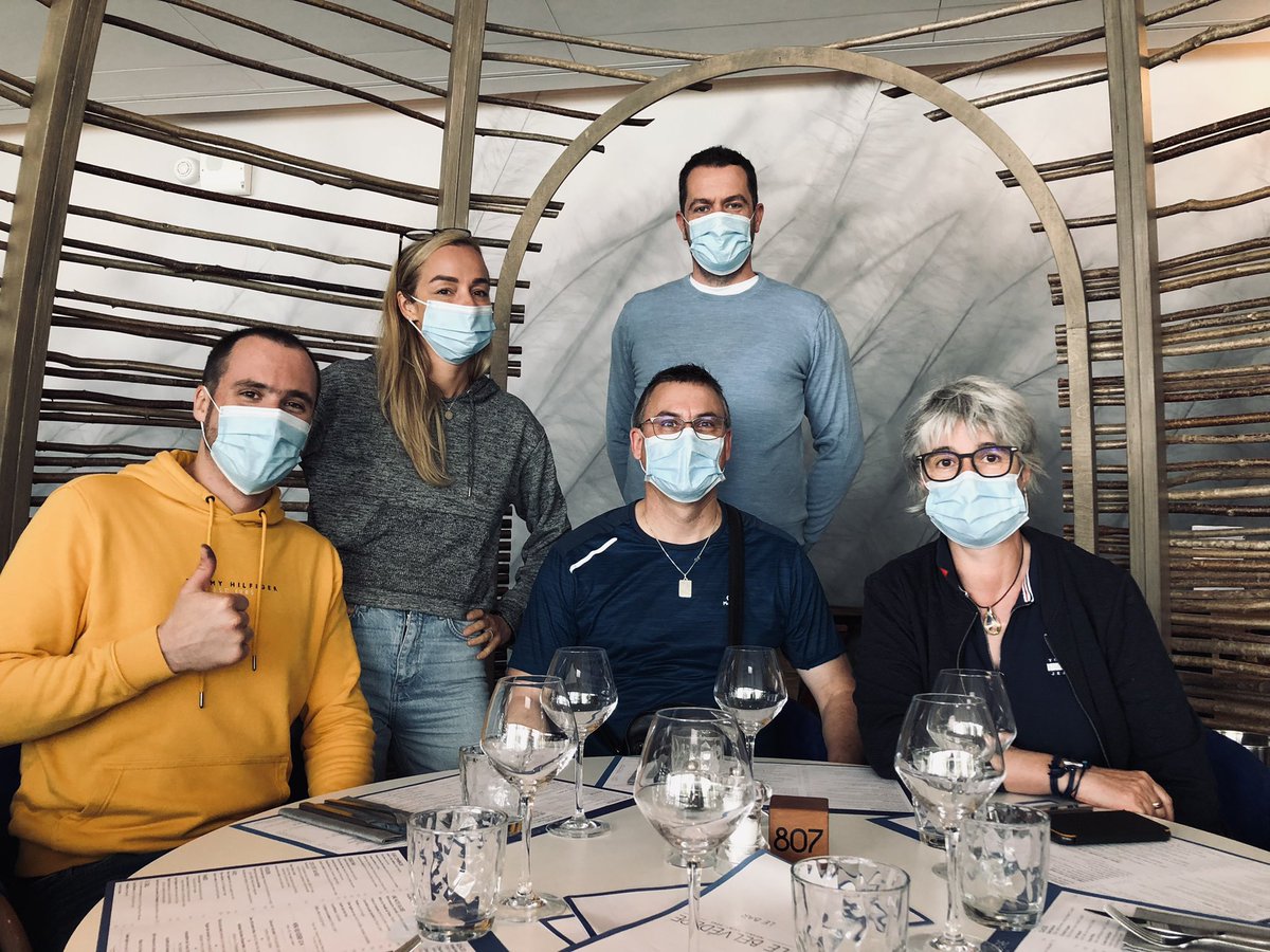 Une 📸 qui illustre à merveille les retrouvailles entre les Coachs des Ventes de la Team Sud. Comme toujours, ces moments riment avec joie, partage et bonne humeur 😚 Notre leitmotiv est inchangé : tout ce qui n’est pas partagé est perdu 📃