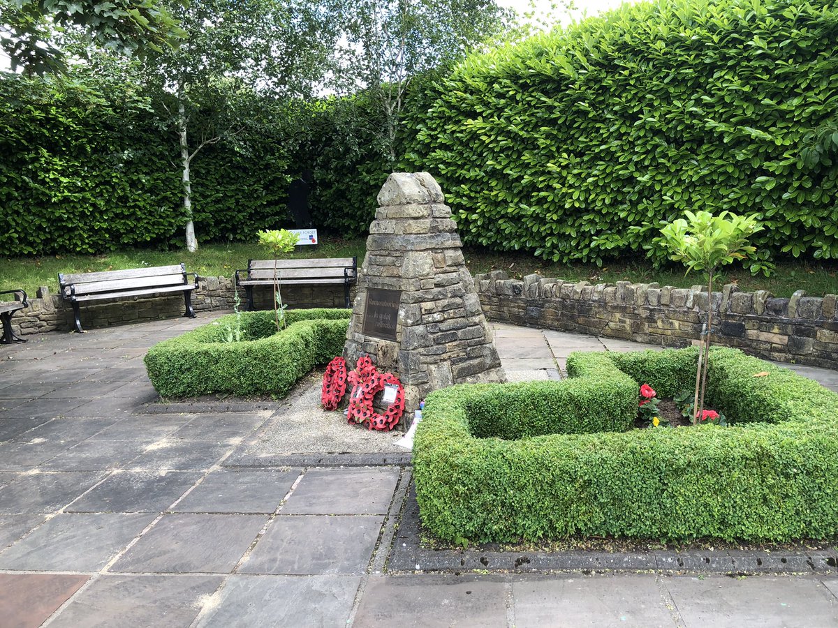 _leannebaldwin_'s tweet image. @BillingeBlog lovely lunchtime walk to the beautiful memorial garden @sthelenscouncil #Billinge #LunchtimeWalks