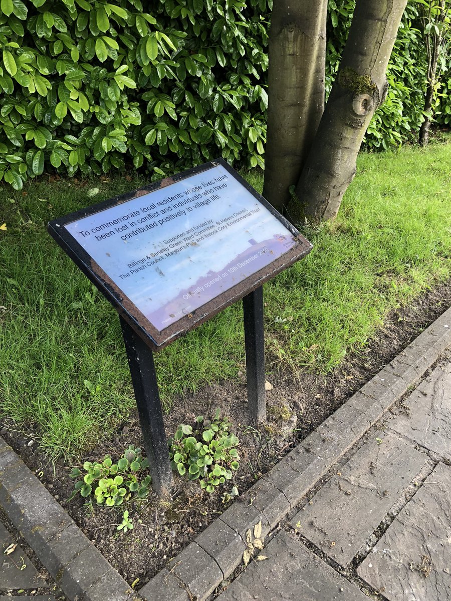 _leannebaldwin_'s tweet image. @BillingeBlog lovely lunchtime walk to the beautiful memorial garden @sthelenscouncil #Billinge #LunchtimeWalks