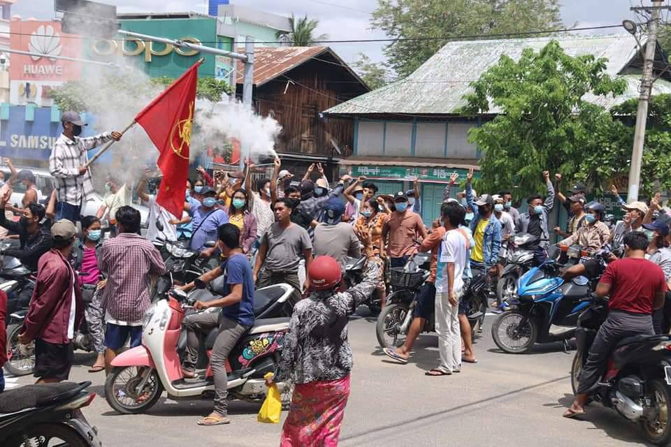 TostevinM's tweet photo. More protests against military rule in Myanmar five months after the coup #WhatsHappeningInMyanmar https://t.co/hr0G3LMvhm