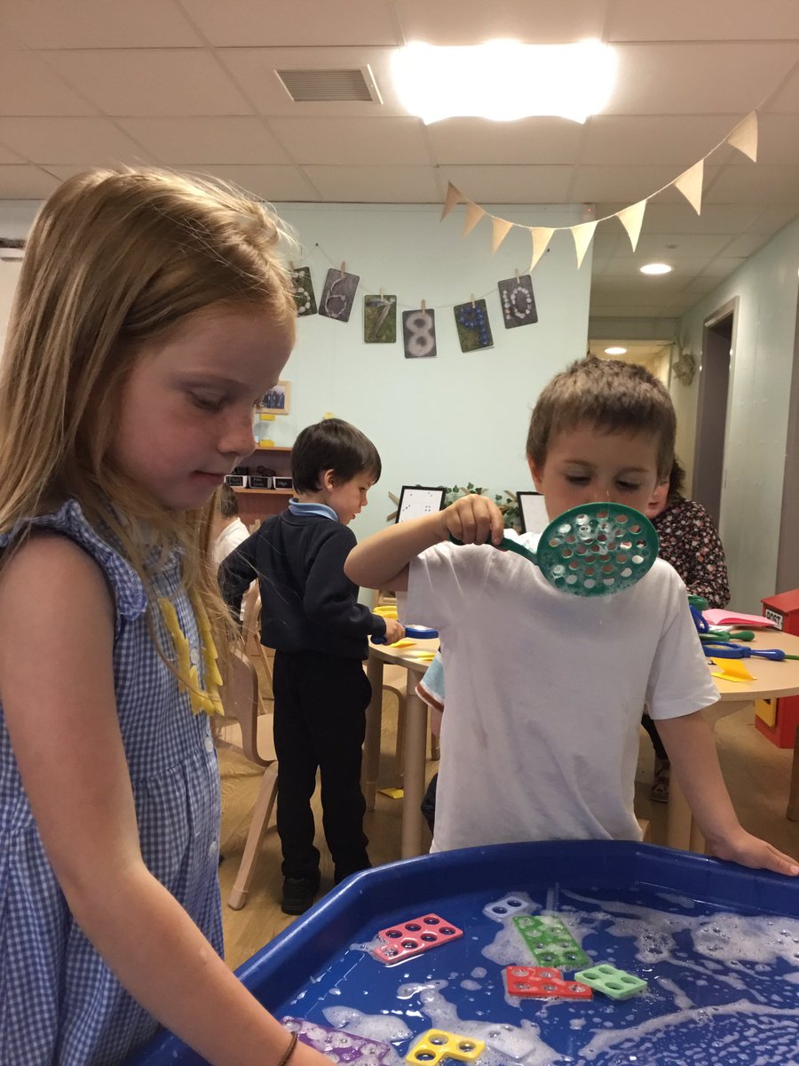 MissPottsRAV's tweet photo. Bubbles bubbles 🛁💭🧼
#bubbles #bubbleblowing #eyfs #enablingenvironments #RavensAcademy https://t.co/vlBc5RqaeY