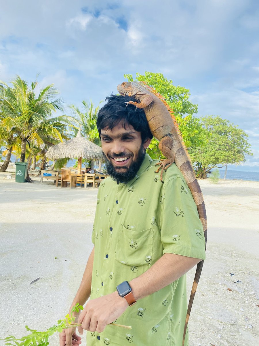 abdulraziqalii's tweet photo. Good memories! A picture with an iguana. Beautiful creation of Allah
#Lizard #iguana #Raattey https://t.co/BIKJMu1Xtv