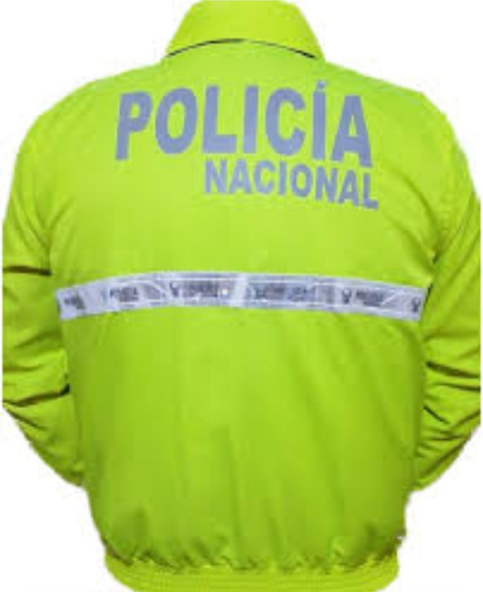ATENTOS: <a href="/PoliciaEcuador/">Policía Ecuador</a>   prohíbe a sus miembros el uso del chaleco reflectivo. Se ha detectado que esta es la indumentaria más utilizada por los delincuentes para engañar a la comunidad con los "operativos falsos". Persona que los use, sea o no de la institución, será detenida.