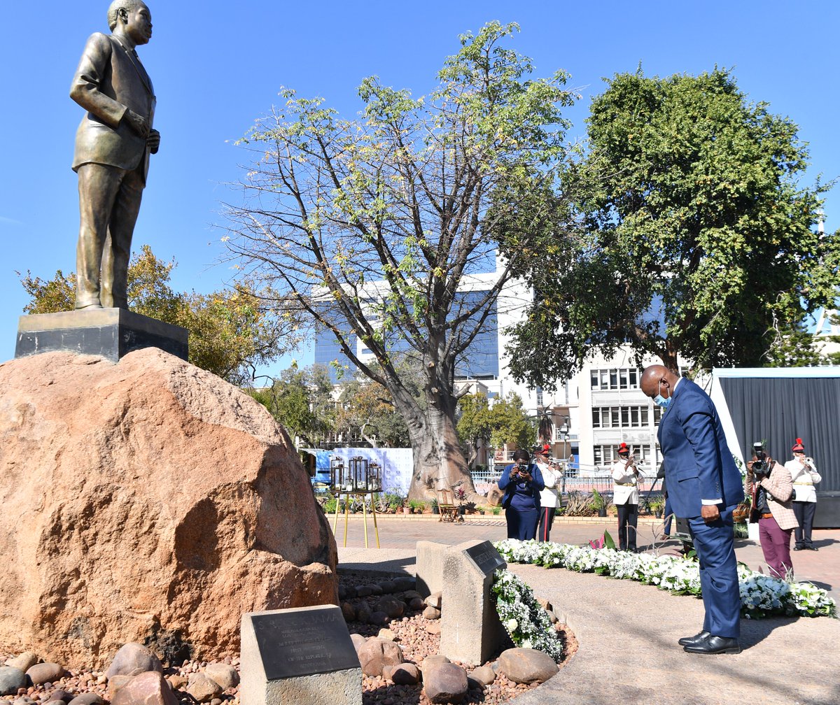 BWGovernment's tweet photo. "Seretse, as his name suggests, ‘the clay that binds together’, was an embodiment of democracy, unity, non-racism and development." - President Masisi
Full text here👉 https://t.co/gsXeakMIJy
#SSK100
#CelebratingaStatesman
#RootedinBW https://t.co/FyjLMmI18T
