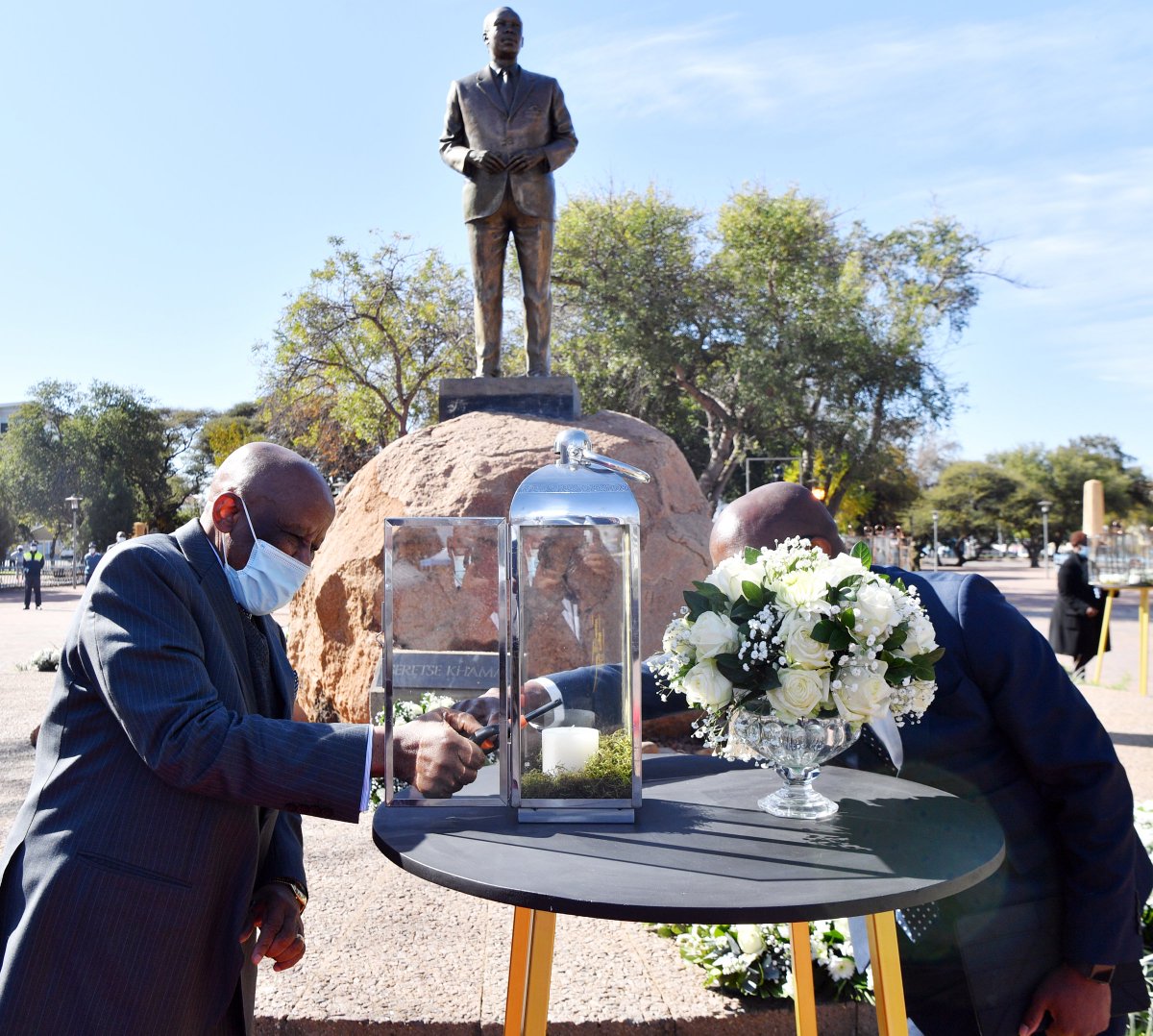 BWGovernment's tweet photo. "Seretse, as his name suggests, ‘the clay that binds together’, was an embodiment of democracy, unity, non-racism and development." - President Masisi
Full text here👉 https://t.co/gsXeakMIJy
#SSK100
#CelebratingaStatesman
#RootedinBW https://t.co/FyjLMmI18T
