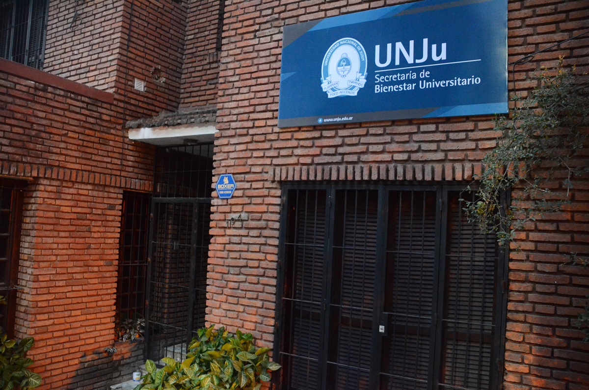 #BecasUNJu ESTUDIANTES POSTULANTES A LAS BECAS UNJU PODRÁN VERIFICAR SU SITUACIÓN HASTA EL 6 DE JULIO

Nota completa en noticias.unju.edu.ar/noticia.php?id…