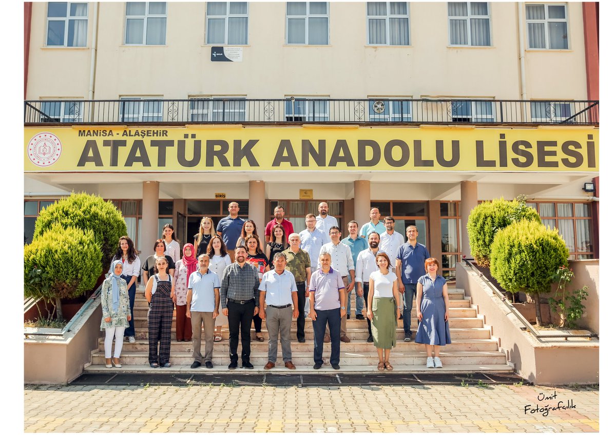 kocakbey45's tweet photo. Alaşehir Atatürk Anadolu Lisesi Ailesi olarak, Geleneksel hale gelen ÖĞRETMEN FOTOĞRAF ALBÜMÜNE bir yenisini daha ekledik.
Emek veren tüm öğretmenlerimize teşekkür ediyoruz...

@gunes4545
@alasehirmem
@alasehirataturk
@zekibey4545
@abdullahucgun33 
@yasemor_yasemin https://t.co/qbzApgvoGC