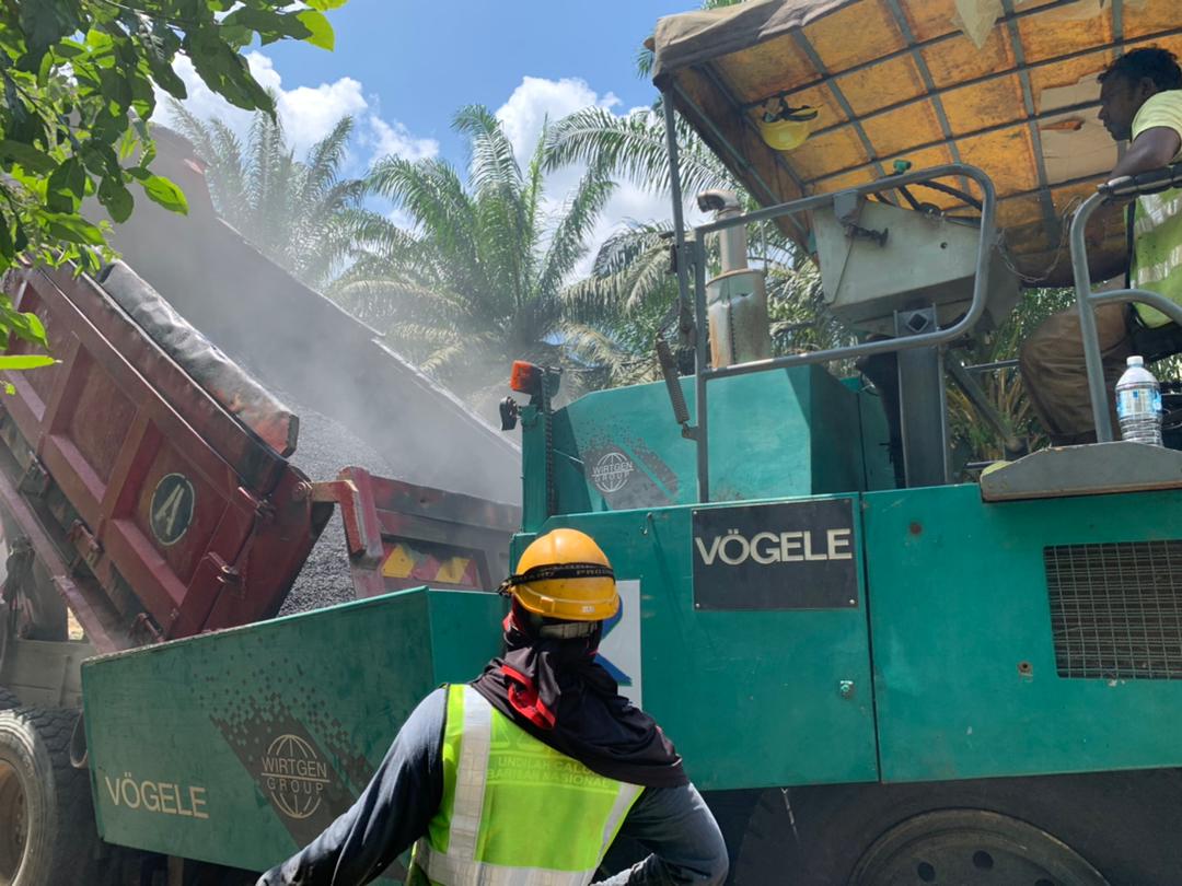 Kerja penyelenggaraan jalan di Jalan Sungai Panching Utara (FT1490) <a href="/IrHafizah/">Hafizah</a> <a href="/irAhmadAzizi1/">irAhmadAzizi</a> <a href="/IrAzlizu/">Azlizu binti Baharuddin</a> <a href="/JKRPAHANG/">JKR PAHANG</a> <a href="/JKRMalaysia/">JKR Malaysia</a> <a href="/ZTTCSFJ/">ZTT CSFJ</a> <a href="/RCKuantan/">Roadcare Kuantan</a>