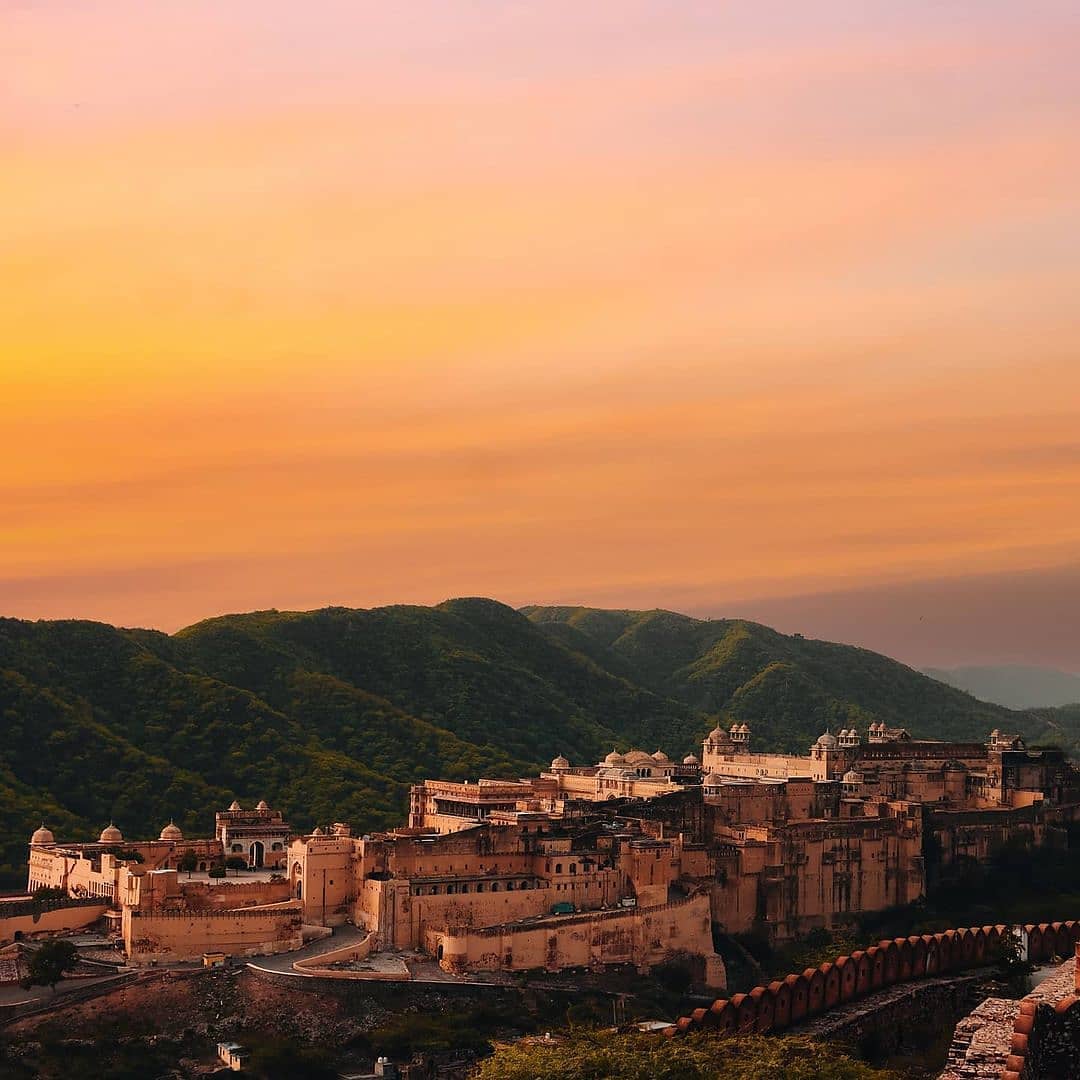 Gem of jaipur amer fort 😍
'Beauty of evening lies in sunset'
Credit~ beautifuljaipur 
#Padharo_mhare_desh