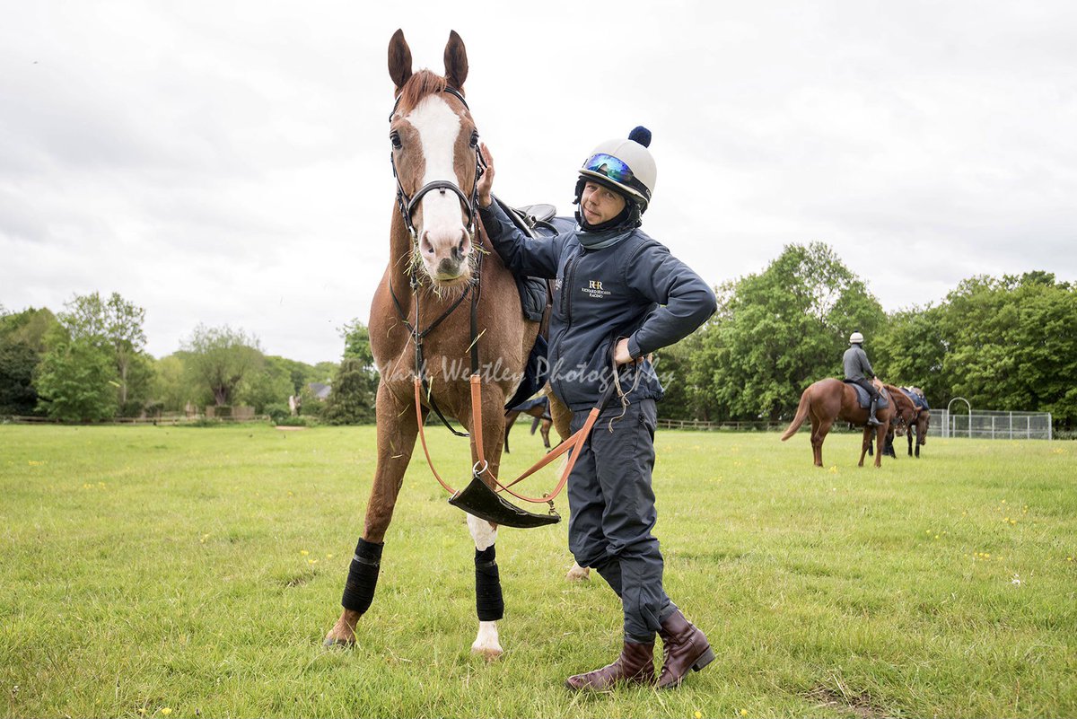 NewmarketClub's tweet photo. Throwback to one of our stable visits last month, and our photographer, Mark Westley, caught this brilliant shot of Balgair and his regular rider, Paul! 📸🏇
⁣
#Balgair #NewmarketRacingClub #TomCloverRacing https://t.co/L0njVsla35
