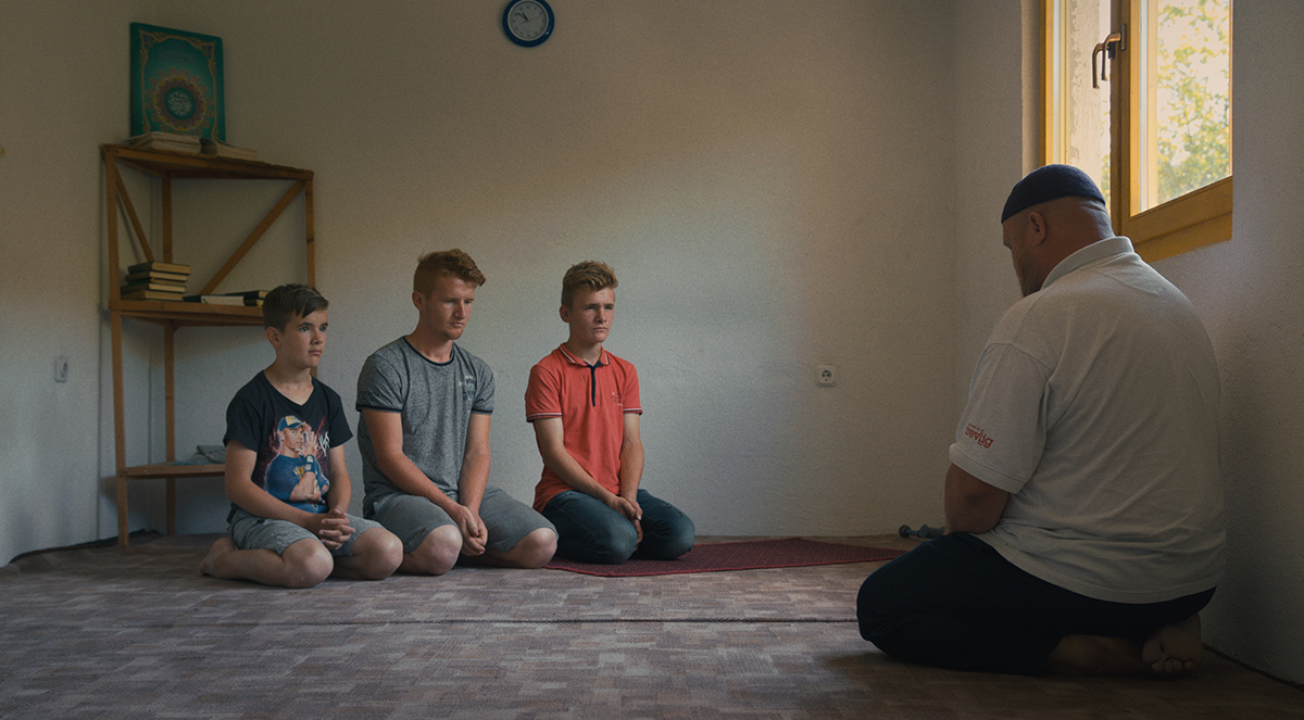 Mykinoweb's tweet photo. #Brotherhood film documentario di Francesco Montagner al @filmfestlocarno Tre fratelli bosniaci liberi dalla presenza di un padre autoritario lottano per diventare uomini affrontando un destino apparentemente segnato
qui la scheda del film https://t.co/IqJHNDF3LD @NefertitiFilm https://t.co/w0BZOpS4n0