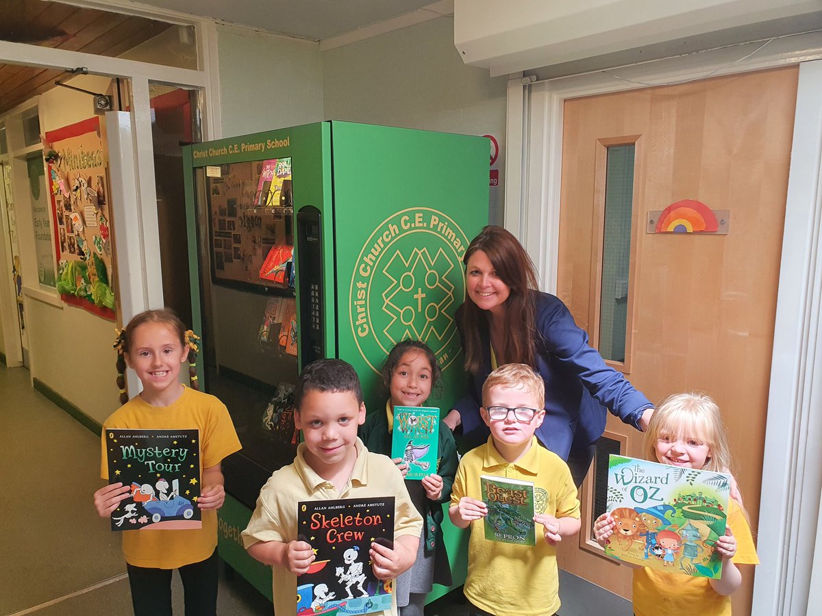 ChristChurchCoE's tweet photo. At Christ Church we love to read and this afternoon we celebrated our wonderful readers by taking a visit to our vending machine. Choices, choices! Well done to all. #reading #TogetherWeCanRead 📚 https://t.co/AiYqHZjWzR