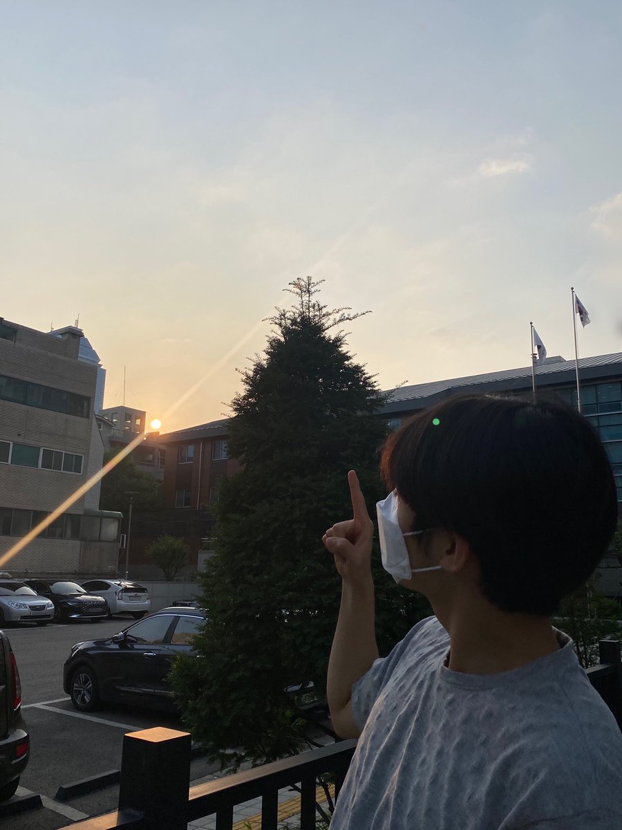 LES_BNM's tweet photo. Beautiful Sunshine🧡😁
#은상배경 https://t.co/RbS0PKNBS5