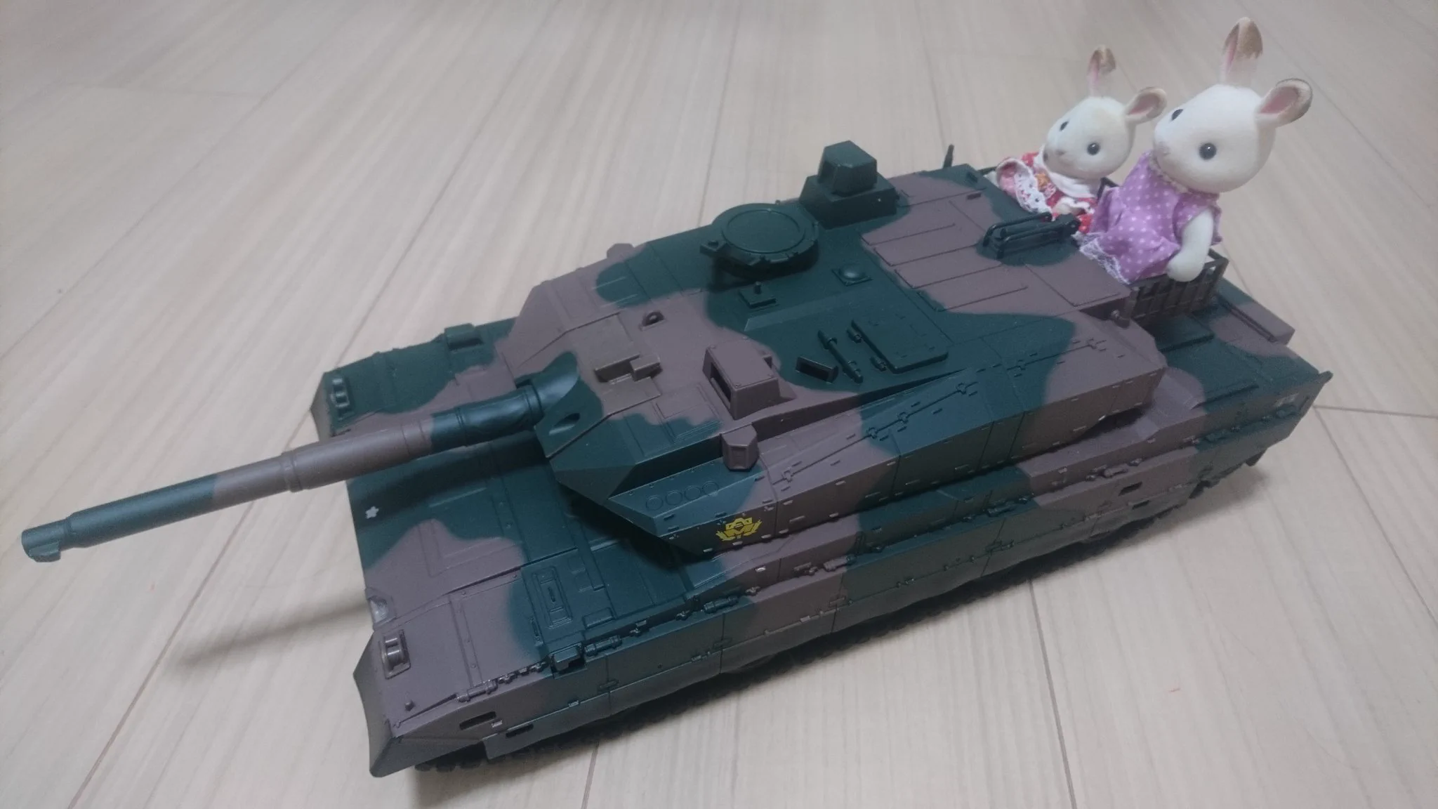 @hibik1020 我が家ではシルバニアファミリーの足になってます
戦車でお出かけ 