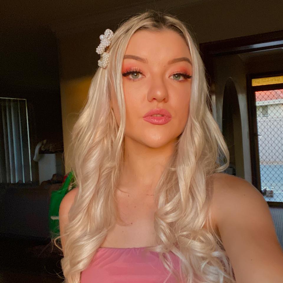 modelamy1's tweet image. 