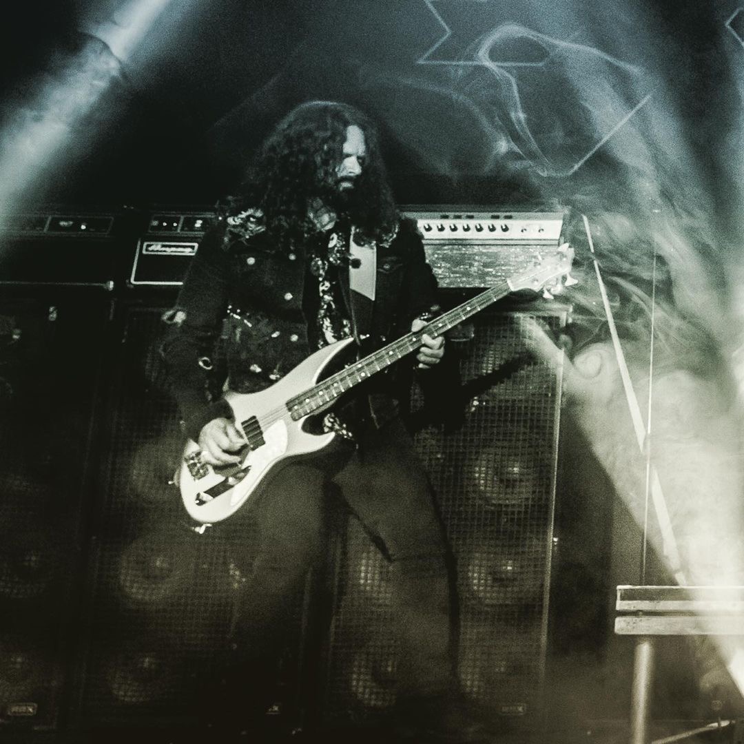 Wishing Ampeg artist Pat Badger a very happy birthday today! 
Image:  