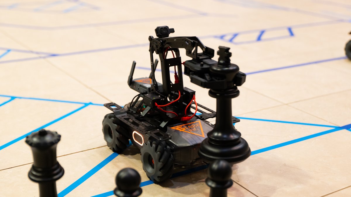 ClarkeCoSchools's tweet photo. ACCELERATING TOWARDS THE FUTURE- Students in the Pawn Accelerator program competed in a robotic competition earlier this week!

Looks fun, right? To learn more about what the program offers, visit https://t.co/XBoAAtK54d

#CCSD #ChessandCommunity #BetterTogether #STEM #Coding https://t.co/5JC1fwcvp3