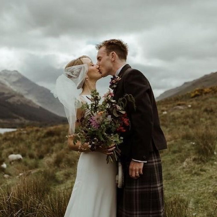 WeddingVeilShop's tweet photo. Our gorgeous real bride Amy looking absolutely stunning in her custom waist length veil. 😍

Thanks for sharing Amy! 🥰🥳😘 #weddinginspo #wedding #bride #weddingstyle #weddinginspiration #wedspo #weddings #weddingideas #bohowedding #veil #veils #weddingveil #bridalveil #wed… https://t.co/TD4mYveSfR