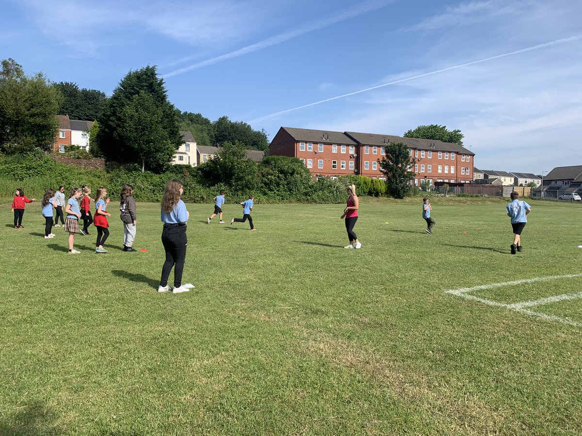 PentrerGraig's tweet photo. Year 5/6 #dosbarthjupiter have thoroughly enjoyed their rugby sessions this term. Diolch yn fawr @LNorkett for teaching us new skills and making learning fun. @MCSactive #pgppe #pgpoutdoors #pgptransition https://t.co/oZMVJvXRx4
