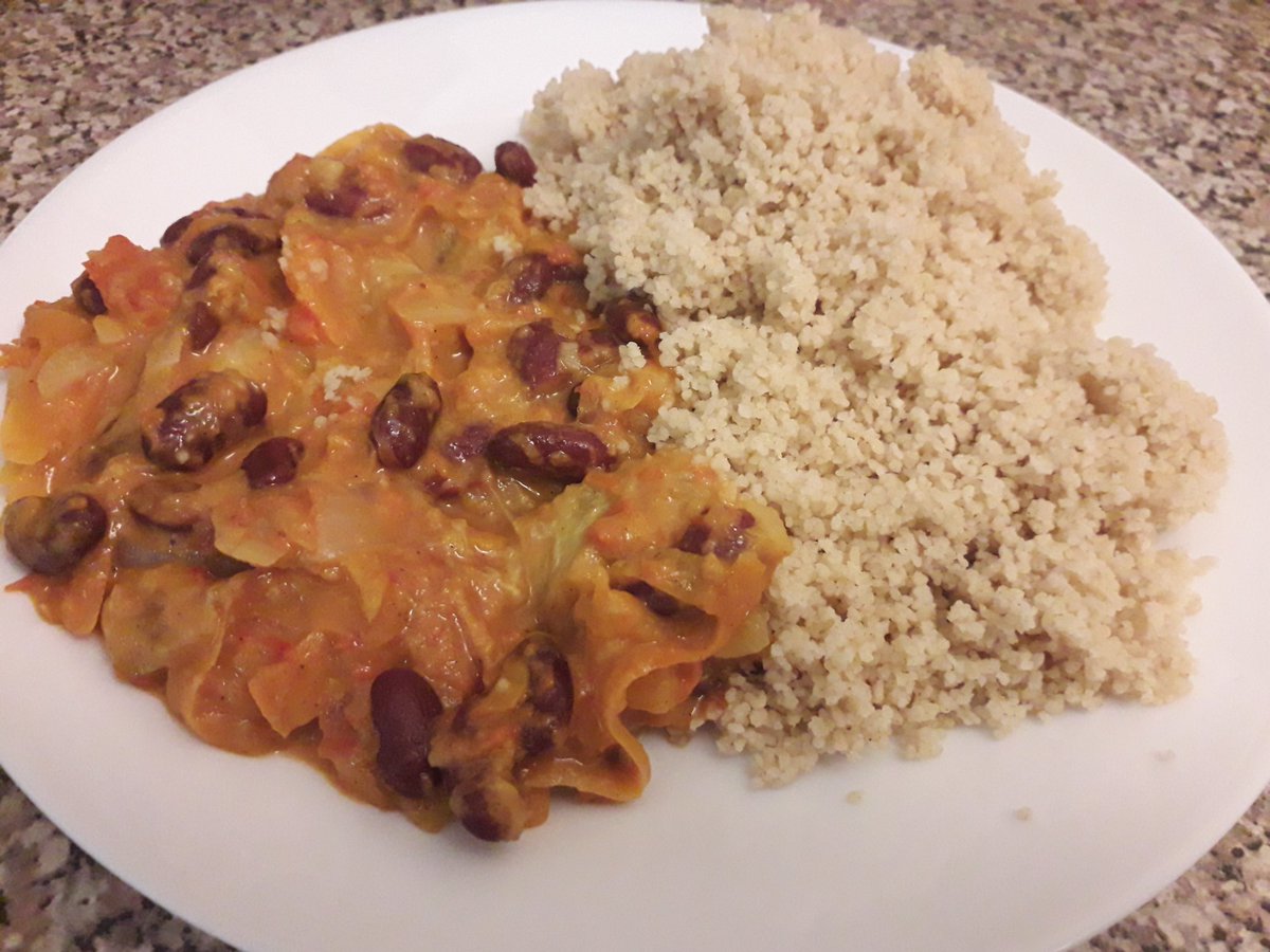 LawLibJulia's tweet image. Dinner is served (to a very hungry librarian!)

Fantastic virtual cookery masterclass with @leratofoods - a fantastic end to our #2021SLAEuropeConference!

#ReflectRedesignReboot #CookingWithLerato