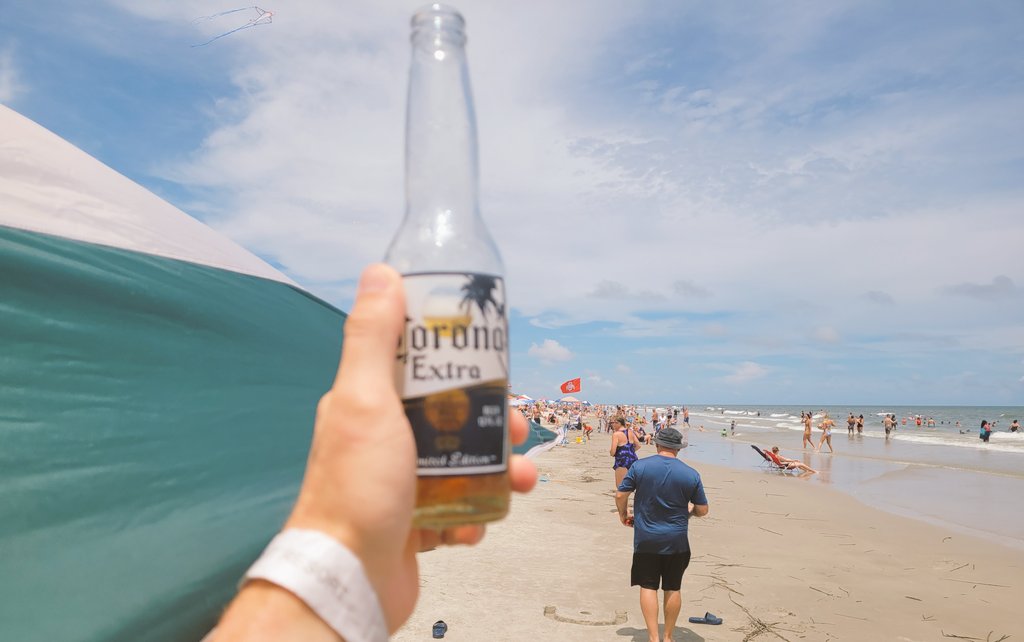 TheEngibeer's tweet photo. Found my beach @corona @OhioState #gobuckeyes #gobeer https://t.co/s293Lx1eaT