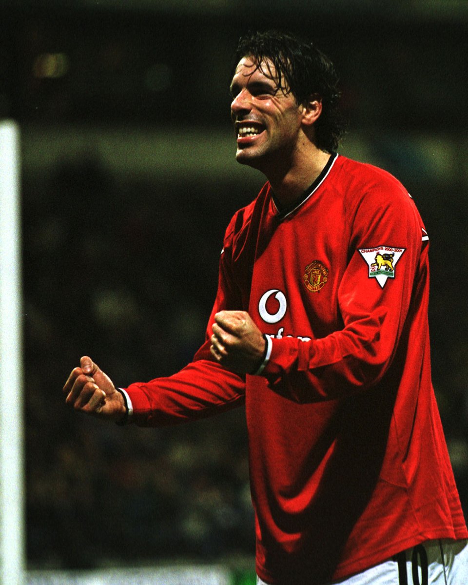 ManUtd's tweet photo. Ruud in '02 ⏪

📸  @RvN1776 

#MUFC #PhotoOfTheDay https://t.co/6AWPPkza5j