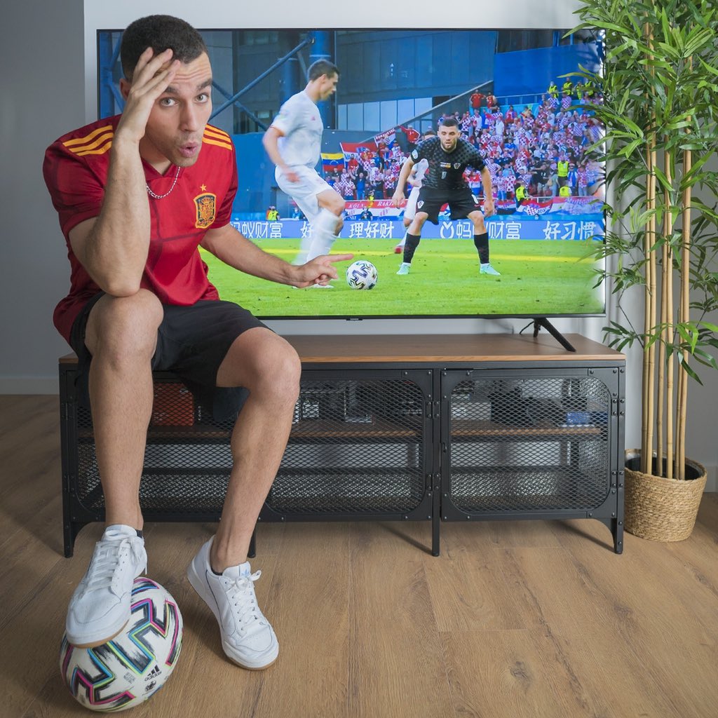 javi_freestyle's tweet photo. Me va a dar un infarto este año con mi Españita 🇪🇸🤪 Pero ahora tocan los suizos y no hay que confiarse ⚠️ ¿Has visto los logotipos de Alipay en los juegos de la EURO 2020 recientemente? ¡Es hora de compartir vuestras fotos y ganar un regalo de la tienda oficial de la EURO! https://t.co/hIdTsVyumo