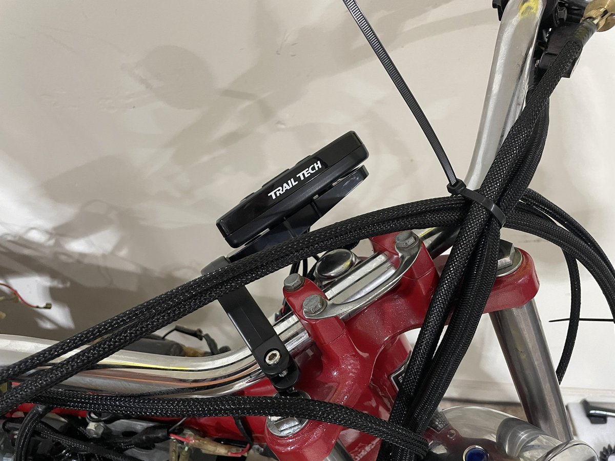 Unobtainium33's tweet image. You gotta love when you can add some twenty-first century touches to vintage motorcycles. 

#trailtech #speedometer #tachometer #motorcycle #speed #speedo #technology #tech #honda #cb125 #unobtainiumcreations #streettracker #caferacer