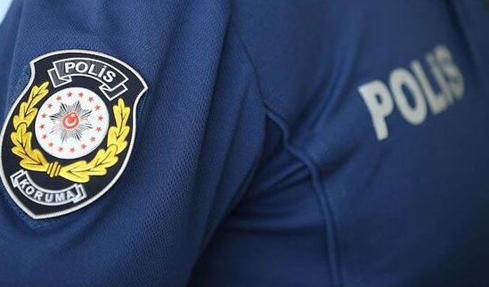Bugün Ankara, İstanbul ve Mersin'de 3 polis memuru intihar etti. Son 1 ayda 25 polis intihar ederken 2021'in başından itibaren 40'tan fazla polis intihar etti.

Geçtiğimiz haftalarda polis intiharlarının araştırılması için verilen önerge ise AKP ve MHP oylarıyla reddedilmişti.
