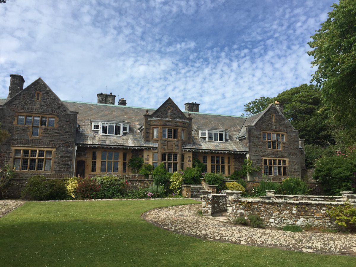 If you want something to look forward to &amp; you're thinking of booking something for later on in the year then now's the time! Get 10% off when you book to stay with us this Oct/November 2021! Just add AUTUMN2021 when booking online >> pickwellmanor.co.uk/bookings

*excludes treehouses