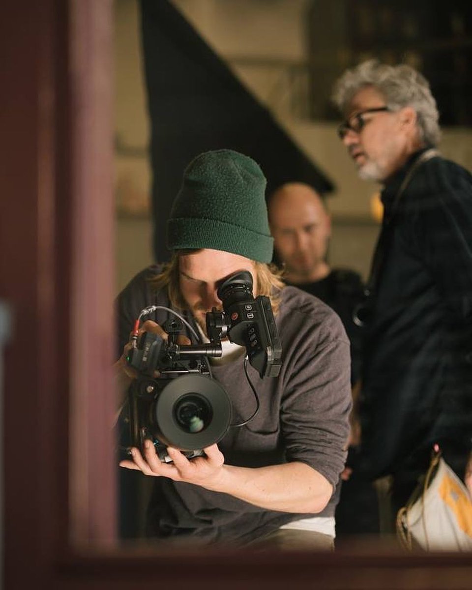 AdvancedMediaK1's tweet photo. هل تفضل التصوير بحمل الكاميرا يدويا بهذه الطريقة ؟ #ALEXAMiniLF
-
Via @arri
-
#ARRI #ARRILargeFormat #filmmaking #filmmakers #cinematography #bts #behindthescenes #setlife https://t.co/iahwr2hP2F