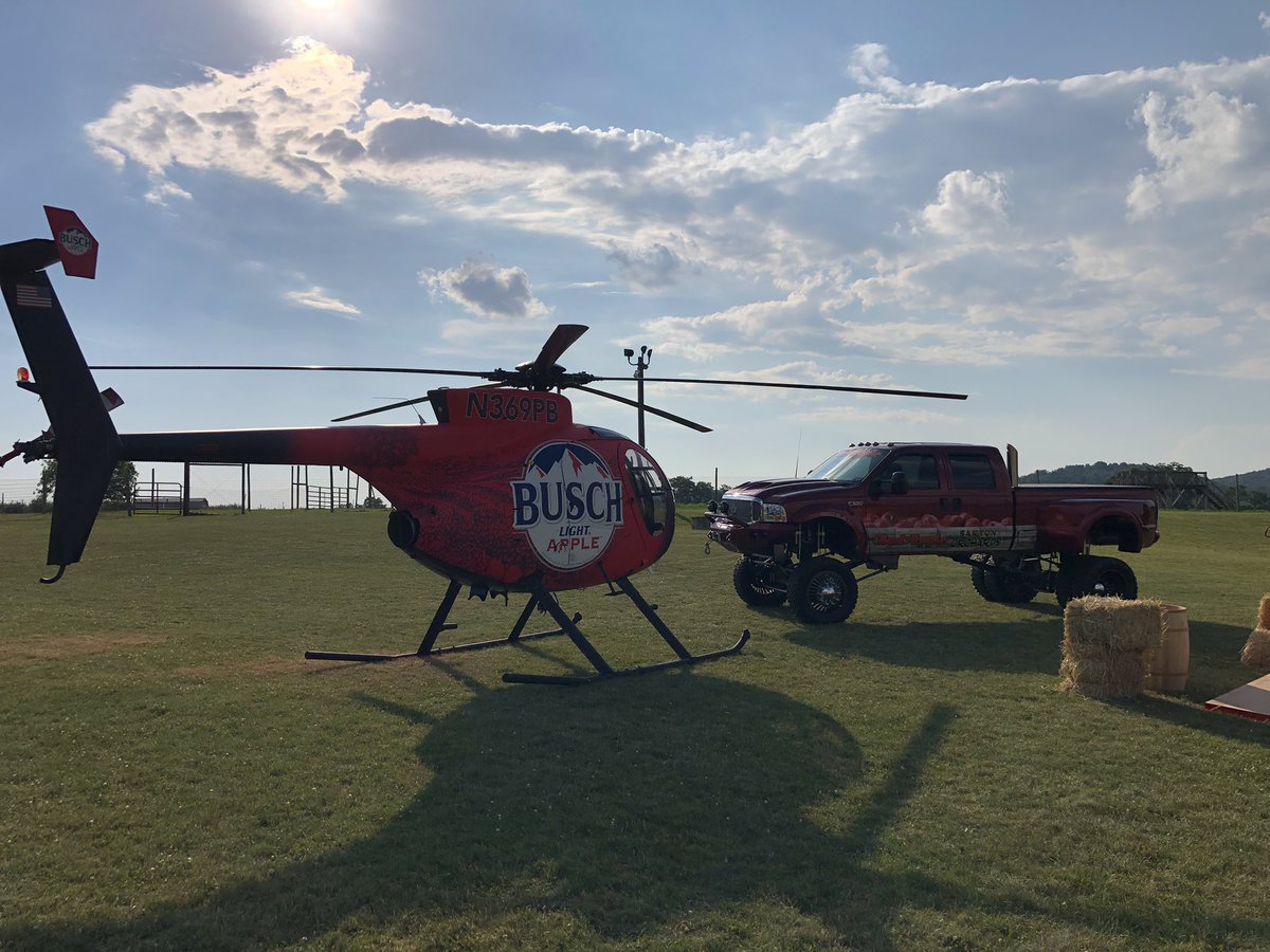DavidTurturino's tweet photo. @BuschBeer #BuschLightAppleDrop #BuschLightApple Thanks for having me, it was a blast!You guys throw one hell of a party… https://t.co/kbuo0upJbc