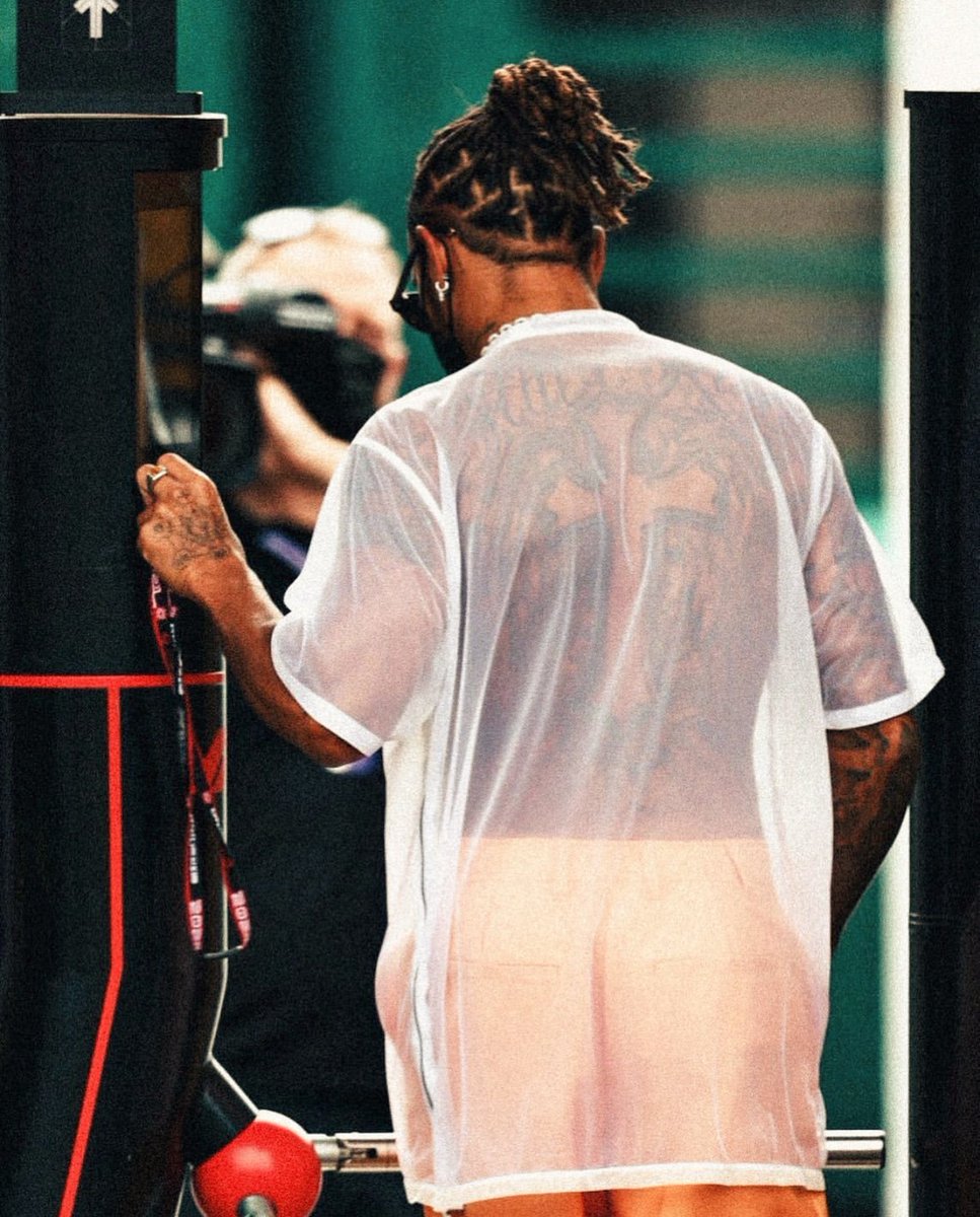 🔥 MEGA DESAFIO 🔥

Si llegamos a 5.000 RT de este Tweet, el señor <a href="/MartinPonte85/">Martin Ponte</a> tiene que llegar vestido como Sir. LH a su Carrera Local, el #TCenConcordia.

Entre los 5.000 o más que hagan RT vamos a sortear 5 remeras oficiales del equipo entregadas por CrazyTwins.

A RT YA