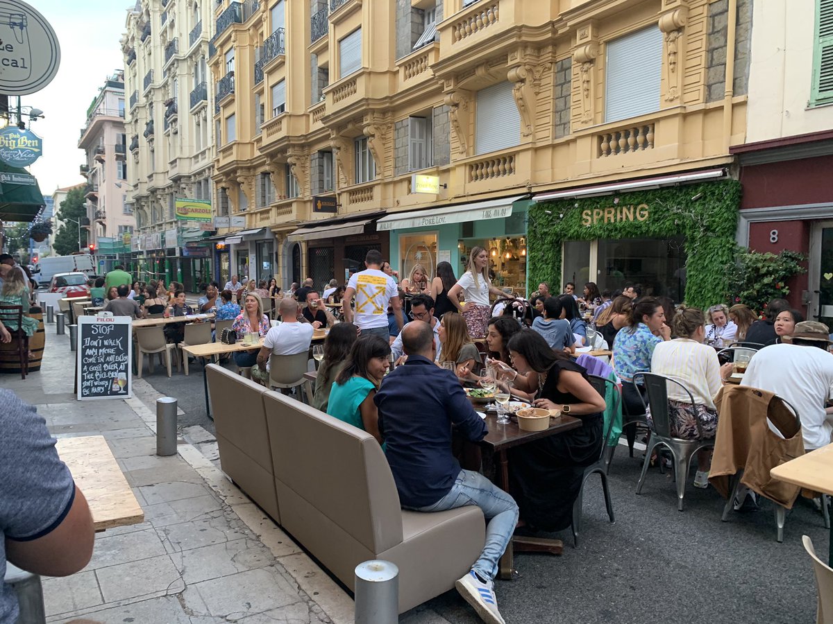 veroniqueborre's tweet photo. A #Nice06 les piétonnisations accompagnent la fête des terrasses de @MaRegionSud initiée par @cestrosi et @RenaudMuselier . Ambiance, convivialité et bonne humeur. #ILoveNice #notreregiondabord https://t.co/g26aSLcoQX