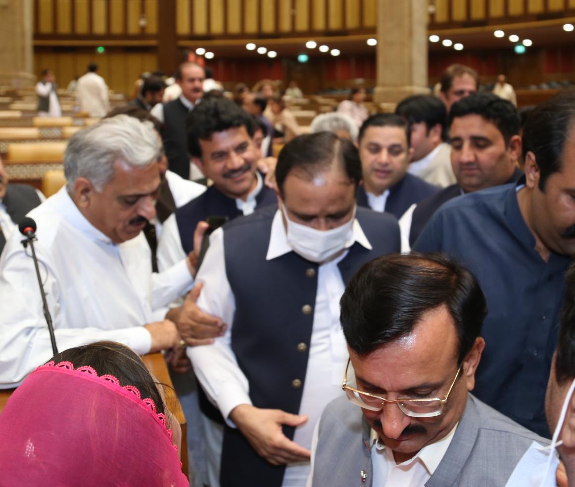 EngrShahid_sgd's tweet photo. MPA PP81 (PTI) Ch.Iftikhar Hussain Gondal with chief minister Punjab @UsmanAKBuzdar After the approved budget of the Punjab Assembly.
#punjabbudget2021 https://t.co/U4Q9zTHvij
