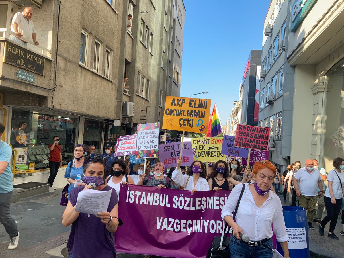 SolFeminist's tweet photo. Feminist mücadelemizin geri dönüşü yok! ✨

Haklarımızdan vazgeçmiyoruz!
#Vazgecmiyoruz 
#istanbulsozlesmesibizim
#Samsun https://t.co/HACXuV1tPU