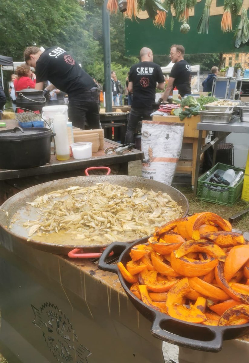 natureandmore's tweet photo. Eosta had fun today at #foodunplugged festival. What a special event in the woods, with fires and food everywhere. Volkert Engelsman, Marie-Ange Vaessen, Gert-Jan Lieffering en Dennis de Wit explained the True Cost of Food to a great audience. Thanks for joining everybody! https://t.co/rr37oGMsJe