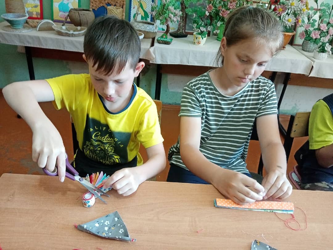 Tschern_CDK's tweet photo. 01.07.2021

Мастер-класс "Ку��ла Северная Берегиня"

#ЧерногрязевскийСДК #Киреевскийрайон #МастерскаяКаникул71 #лето
#каникулы #очумелыеручки #творчество #своимируками #детскоетворчество https://t.co/HuQhwqQrNe