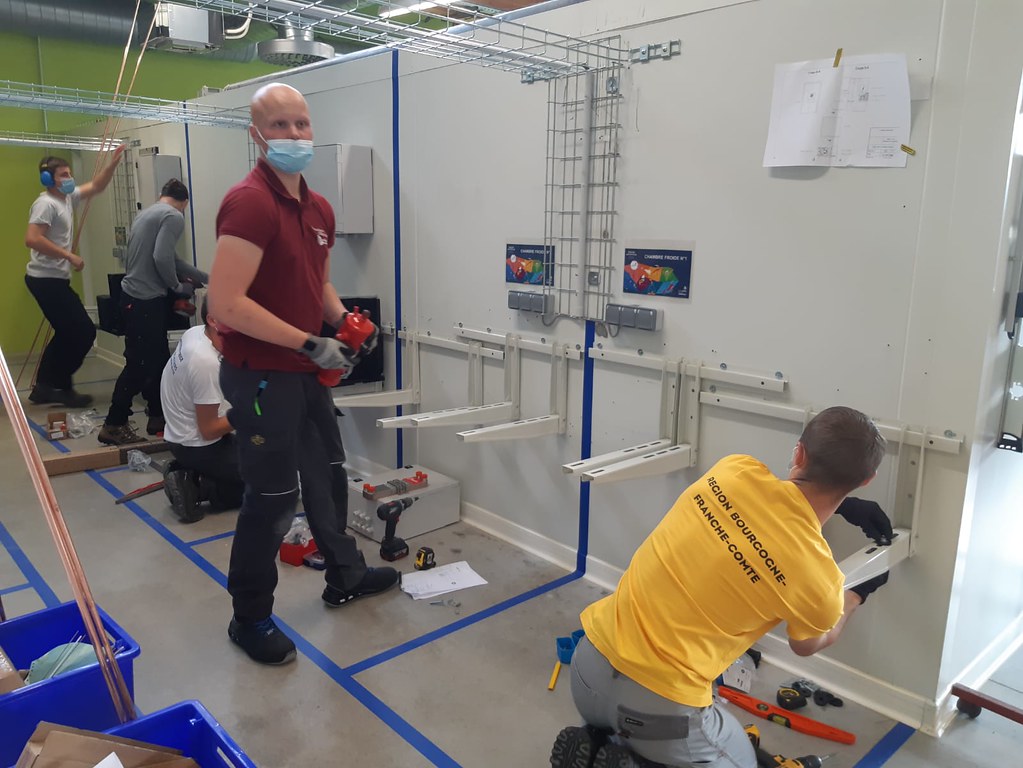 ODM_NA's tweet photo. [Finales nationales - phase1]
▶️ Réfrigération technique
⏩ 3 jours

Clément Lambert concentré et appliqué en cette seconde journée d'épreuves à campus #Eurespace

#ODM2020 #competition #nouvelleaquitaine #industrie  #passion #worldskillsfrance @CCI49 https://t.co/YTjXObjkpi