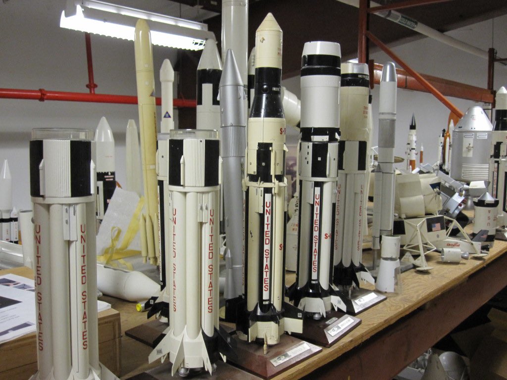 pilliarscreatio's tweet photo. Barry Howell - rocket modeller for NASA.
For over 40 years Barry had made bespoke rocket models from NASA engineering blueprints at MSFC.
Pretty cool crossover between hobby and career! https://t.co/BTeo9nrNGB