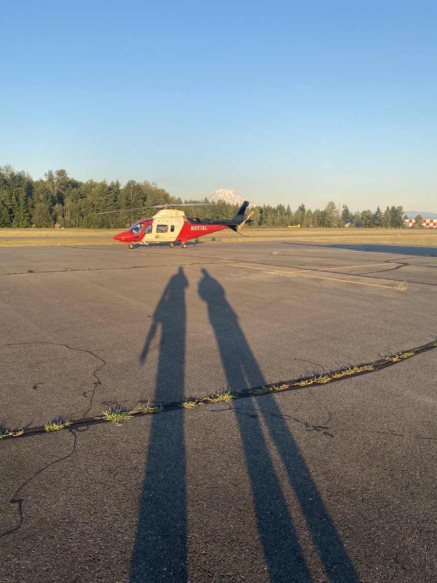 Airlift 2 with Mt. Rainier on a recent hot day at Thun Field.

Photo credits: flight nurses Jenny Haidle and Traci Pearl.
#EMS #HEMS @AirMethodsCorp @UWMedicine #SavingLivesTogether https://t.co/oqBTTvXDJA
