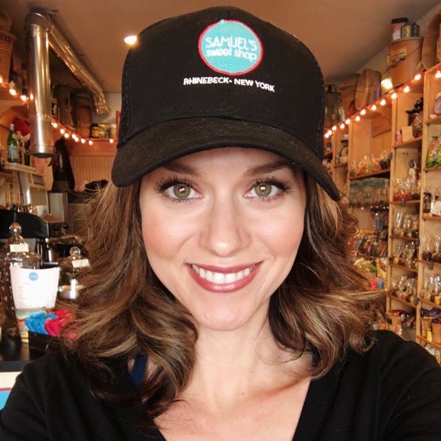 samuelssweets's tweet photo. Please join us in wishing @HilarieBurton a very happy birthday! ❤️🎉 Also, today only, please enjoy 20% OFF ‘Hilarie’s Favorites Sampler on our #sweet website!
•
OPEN ‘till 9pm! 🌙🍭 https://t.co/iGDeVcuj5D
