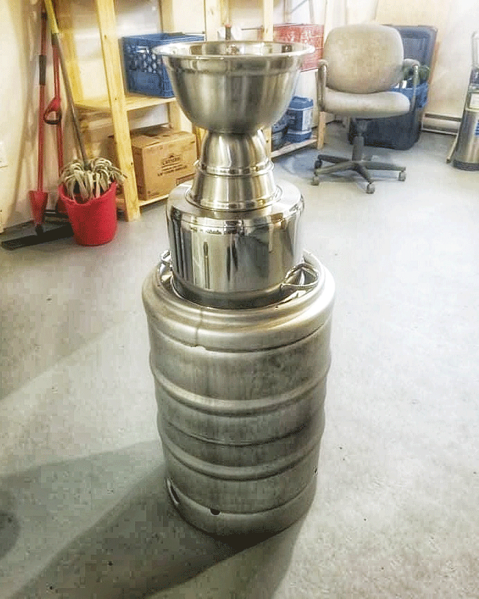 NHL's tweet photo. Introducing... The Stanley Keg 😲 #StanleyCup 

(📷 Reddit//Lapare) https://t.co/Q41lGfyZbg