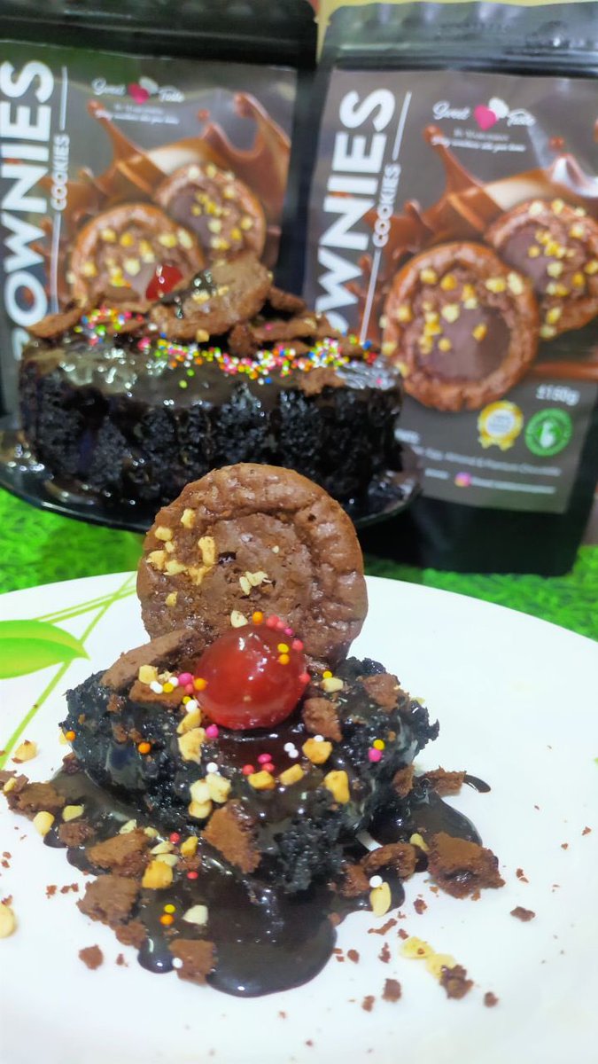NurAwathif3's tweet photo. BROWNIES COOKIES
Dari tak minat sangat cookies terus jatuh cinta dengan BROWNIES COOKIES THE REBORN Sweettastebymasrupawan . 

Texture welldone dan rasa manis tak tajam , sedap elok bila dikunyah . 
Itudia penangan cookies ni . 
Punya padu . 

https://t.co/sIfaqTGNqM https://t.co/KqGk0QRZp6