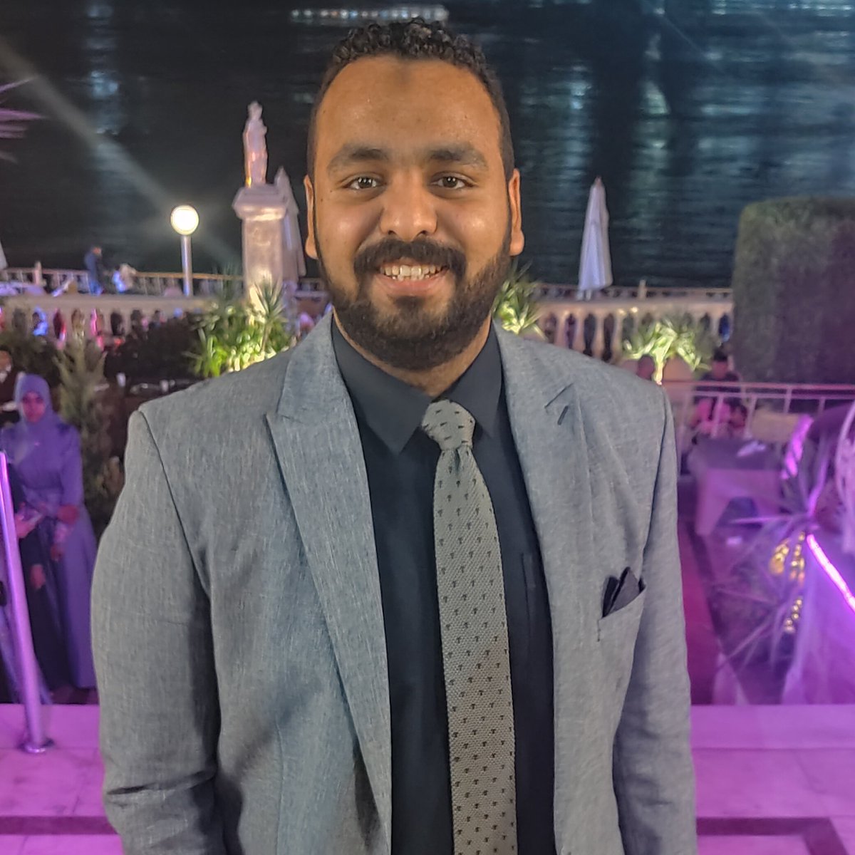 #NewProfilePic
و نقول لل ههه تعالي تعالي
بعد سنه عشان مش فاضيين السنادي