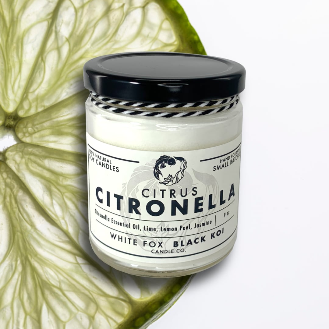 A classic summer scent that will bring back memories while keeping the critters away! Our fragrance combines citronella essential oils with refreshing lime zest, lemon, and sweet white flowers. 
🌿 Top: Citronella Essential Oils 
🍋 Middle: Lime Zest, Lemon
🌸 Base: Jasmine